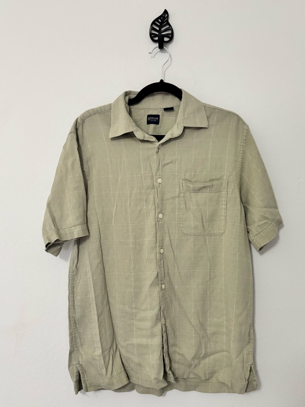 🌿 Arrow Short Sleeve Button-Down — Men’s M